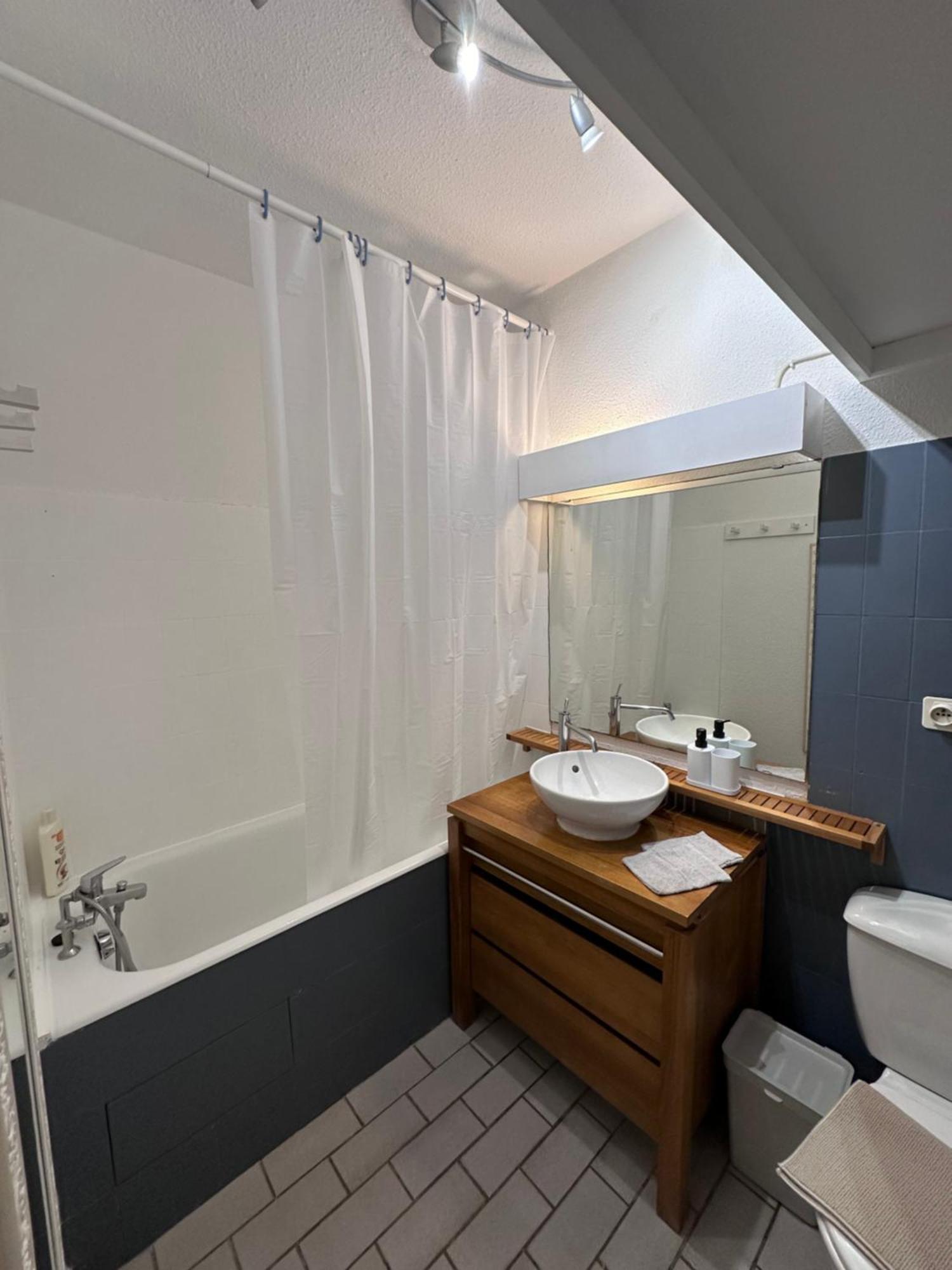 Studio Sur Le Port De Hyeres - A 2Min Des Plages, Clim & Balcon Dış mekan fotoğraf