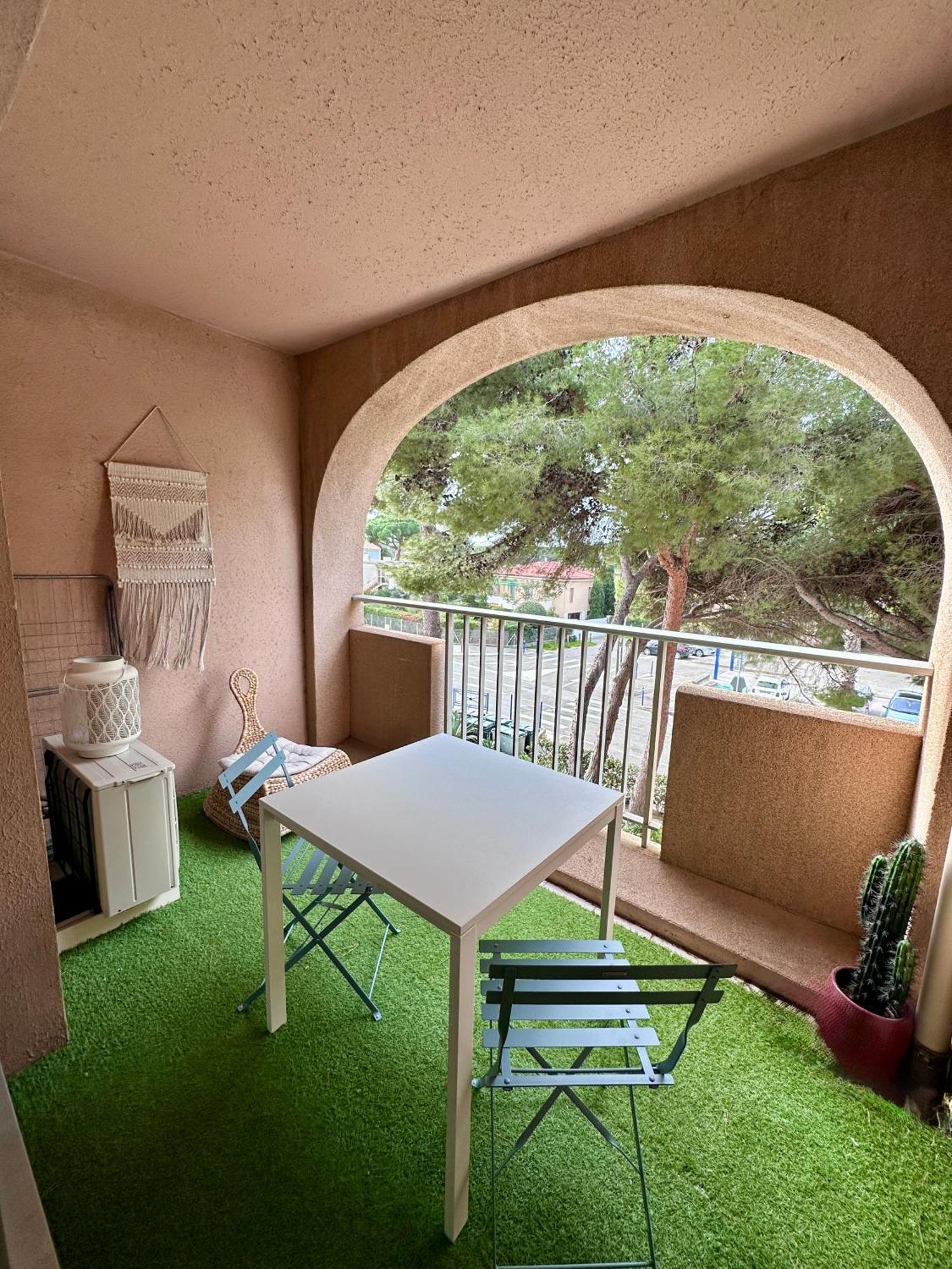 Studio Sur Le Port De Hyeres - A 2Min Des Plages, Clim & Balcon Dış mekan fotoğraf